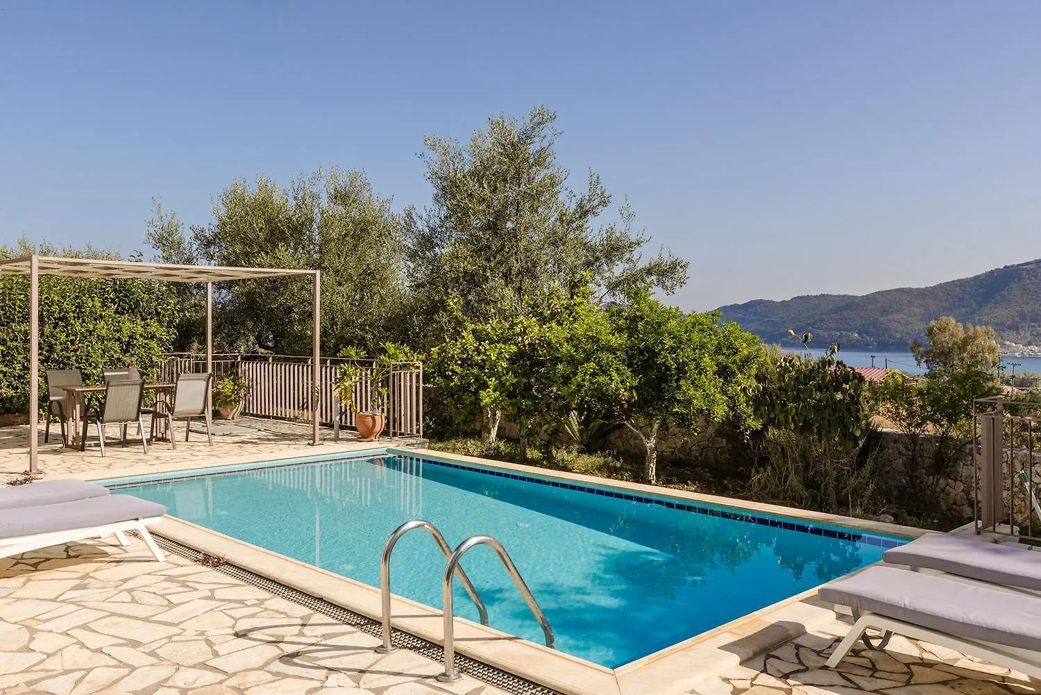 Villa Irineos Karavomylos